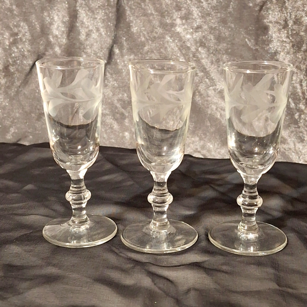 Rare Rock Sharpe Garland Grey Cut Leaf Wreath 3 Brandy Cordial Glasses